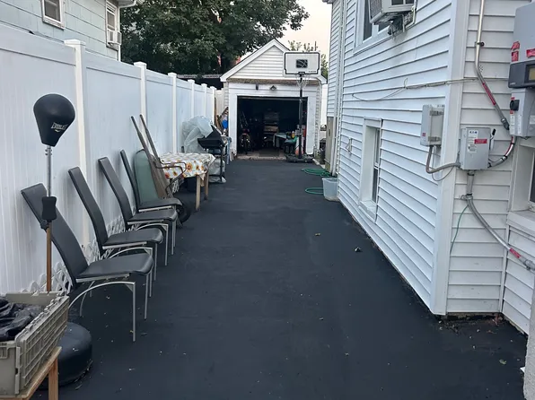 96-10 158th Avenue image 2 of 4