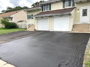 4643 Whitney Dr, Hanover Park, IL 60133