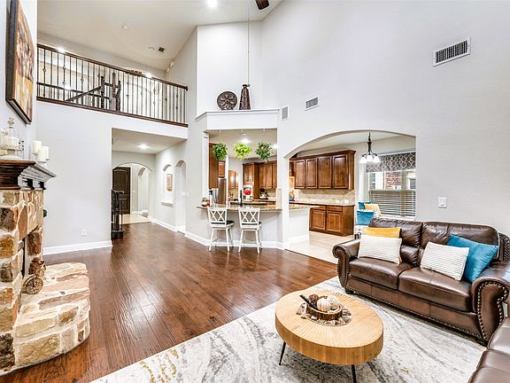 4th image of 1714 Yosemite Ln