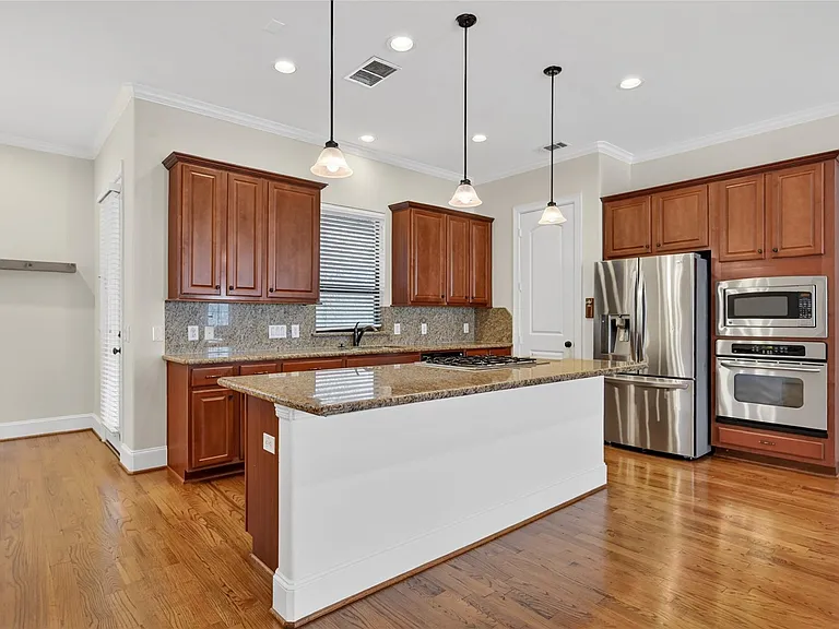 5305 Lillian St #B — Photo 8