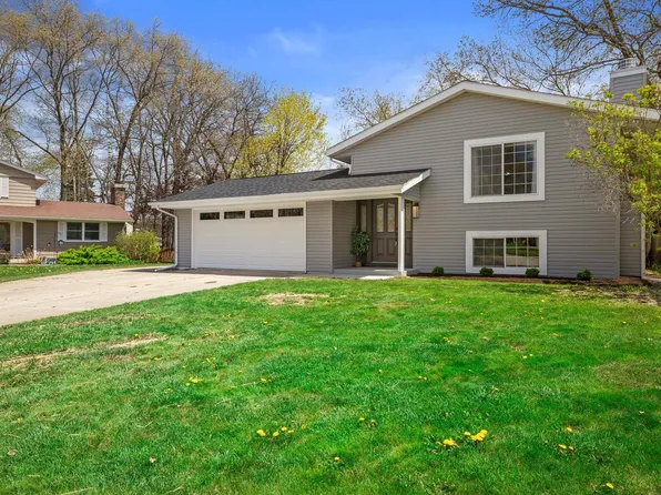 8825 33rd AVENUE, Kenosha, WI 53142