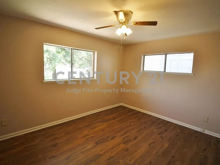 821 Rea Ave — Photo 19