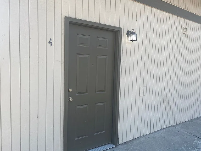 2907 E Wabash Ave — Photo 8