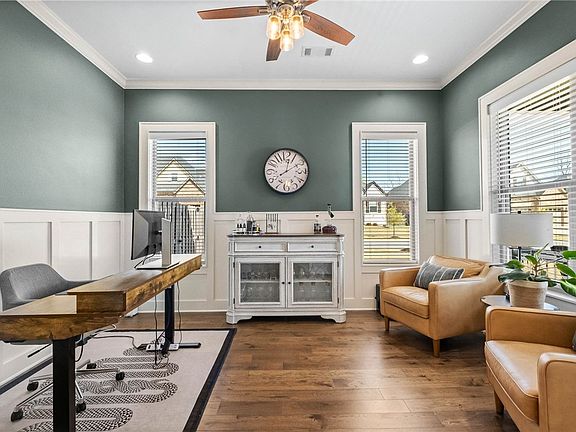 4th image of 5900 SW Dryden Rd