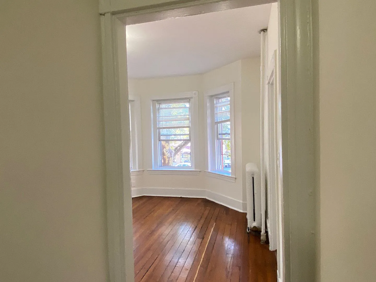 Nicely renovated 3 bed in Allston, near the Green Line and Boston University! — Photo 2