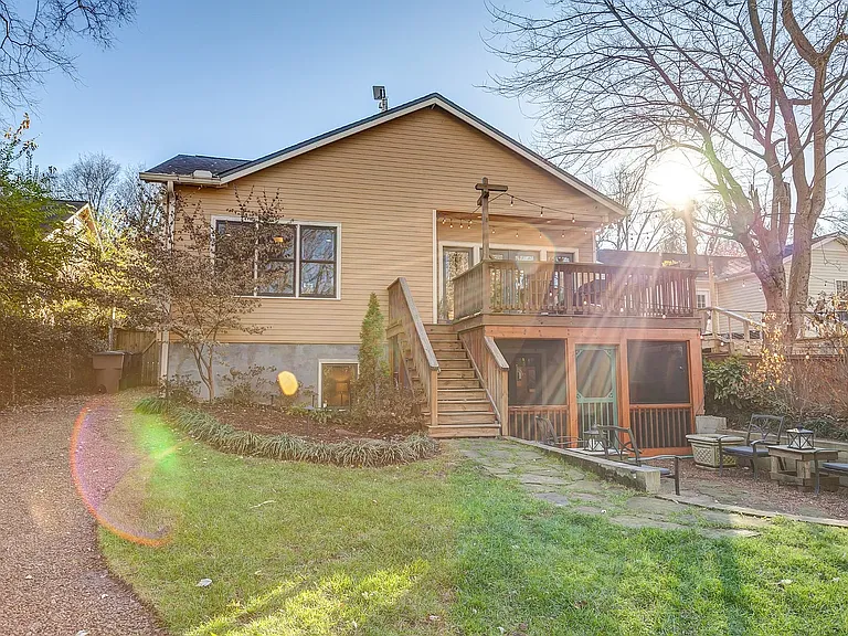 1415 Benjamin St — Photo 3