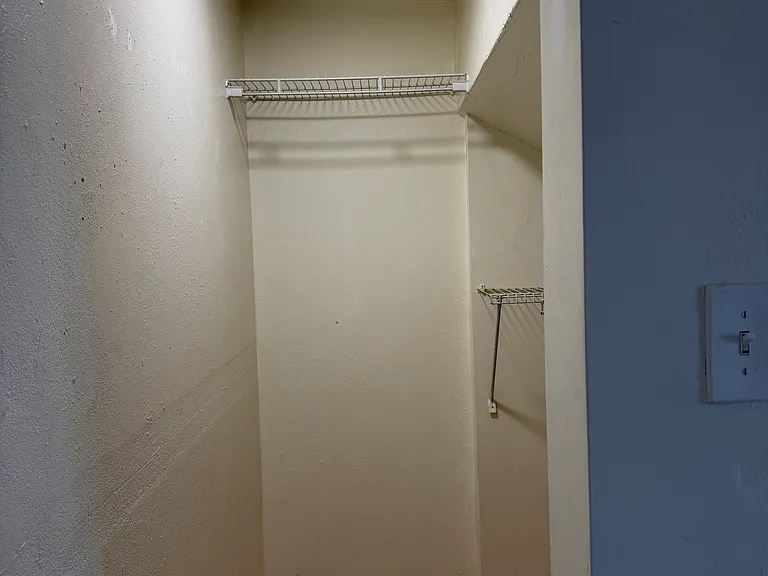 1930 Irving Ave #1930 — Photo 8