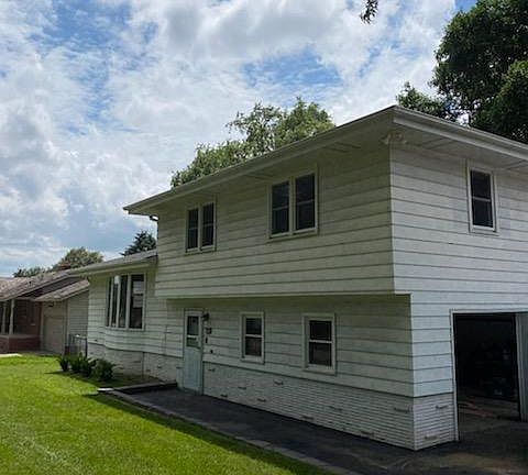 5th image of 2306 S 91st St