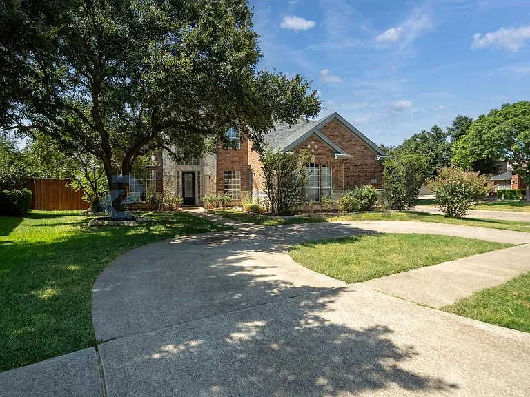 4509 Brittany Dr — Photo 6