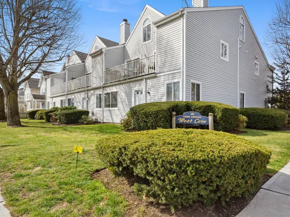 16 Cove Avenue APT 1B, Norwalk, CT 06855