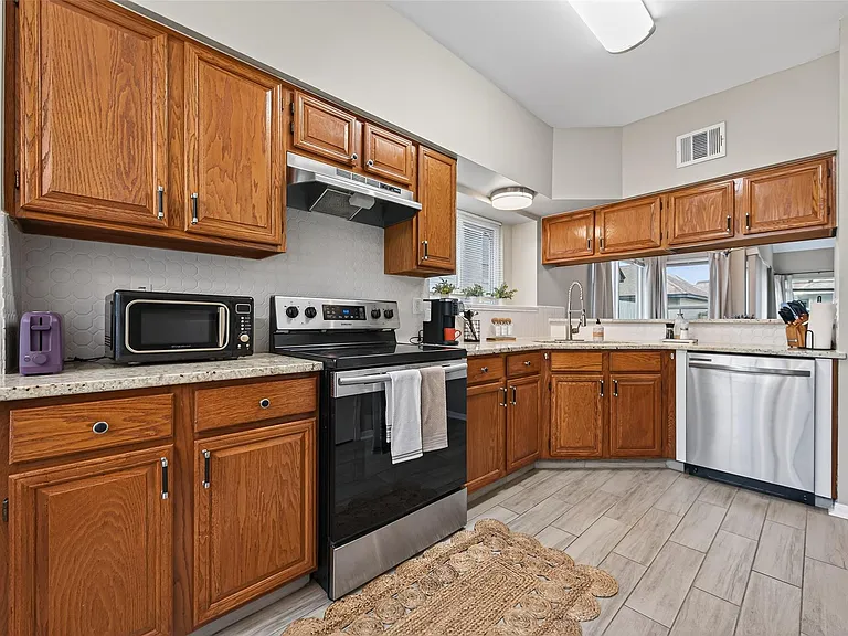 6635 Queensclub Dr — Photo 5