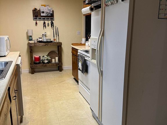 2nd image of 9906 Highcrest Ave