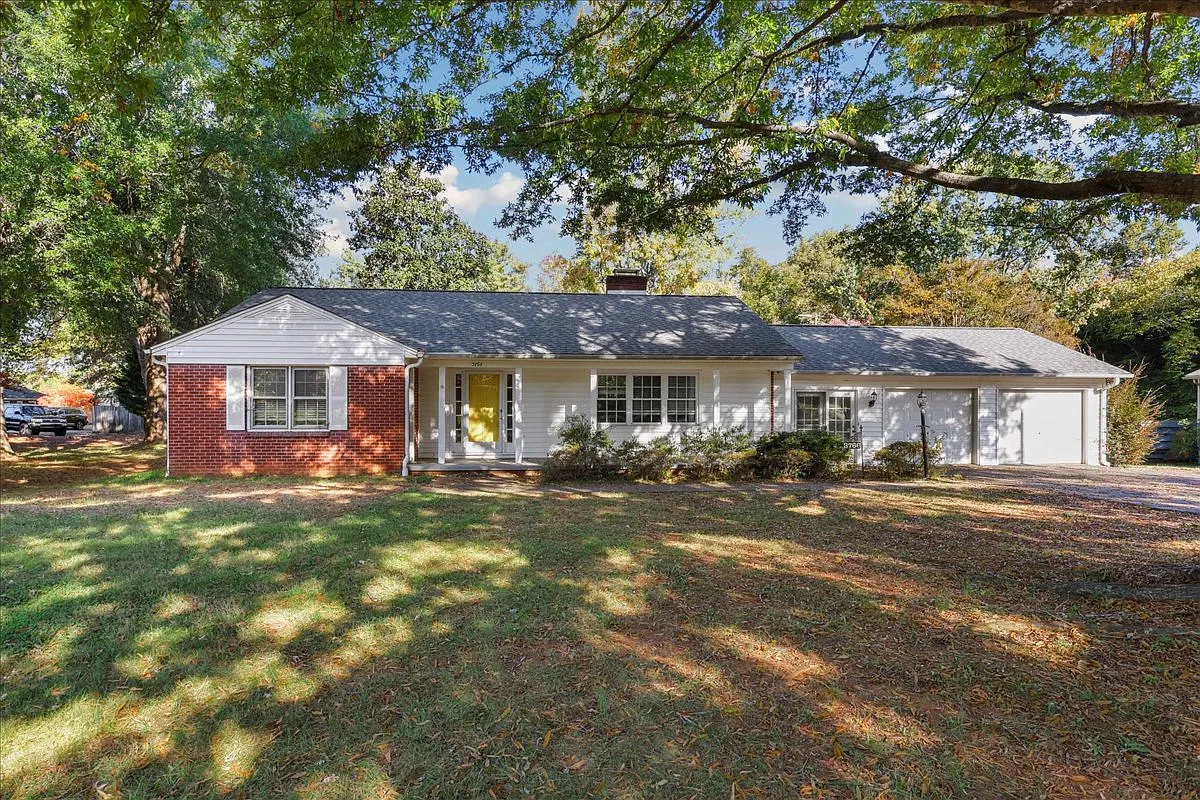 3 bed, 1384 sqft, $1,850 — Photo 1