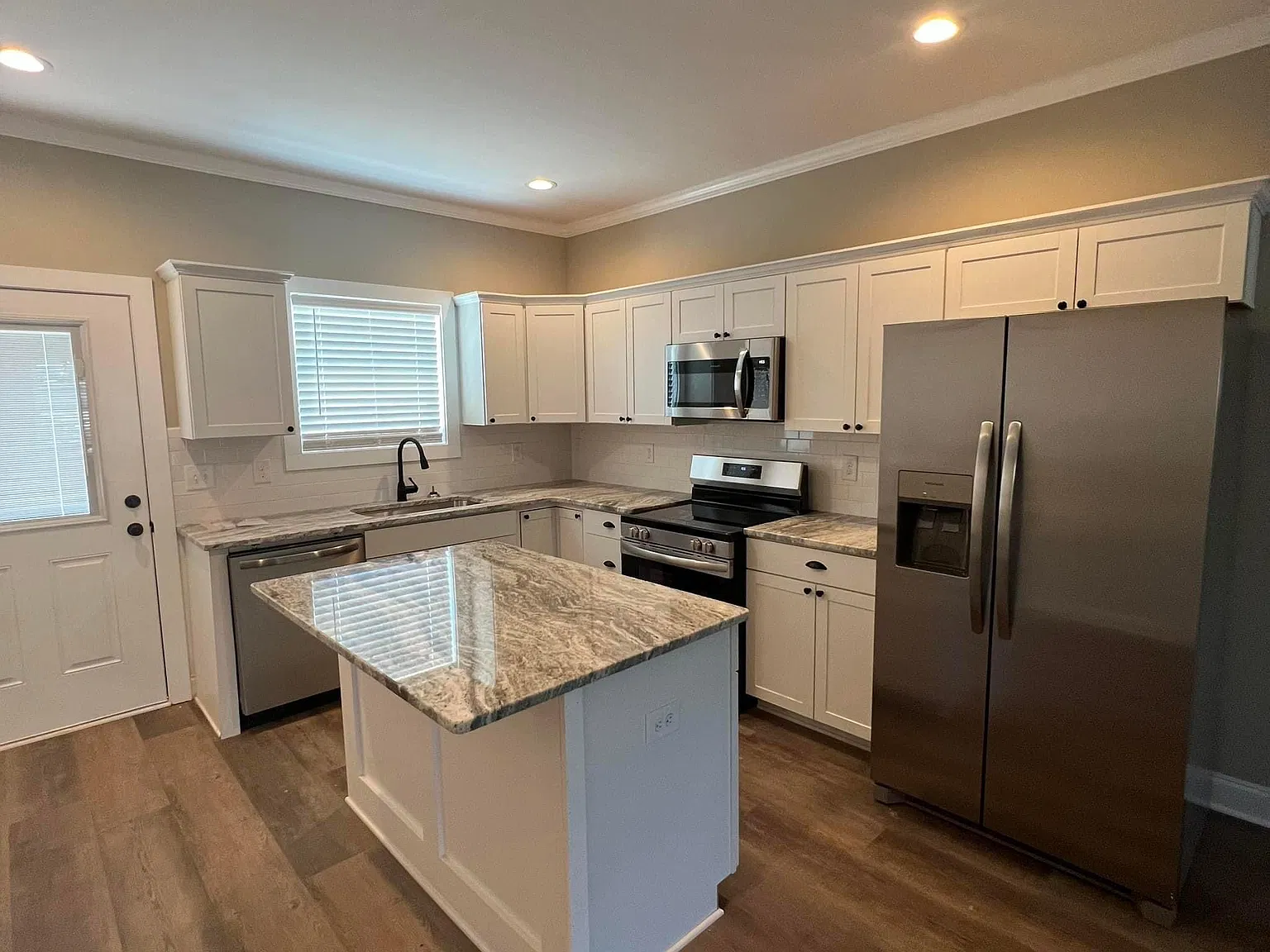 2 bed, 2.5 bath, 1224 sqft, $1,450 — Photo 2