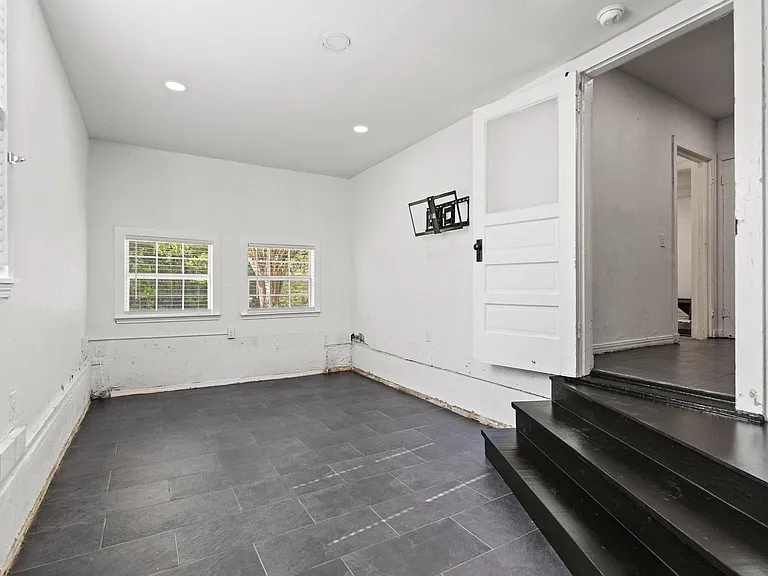 82 Vaughn Dr — Photo 11