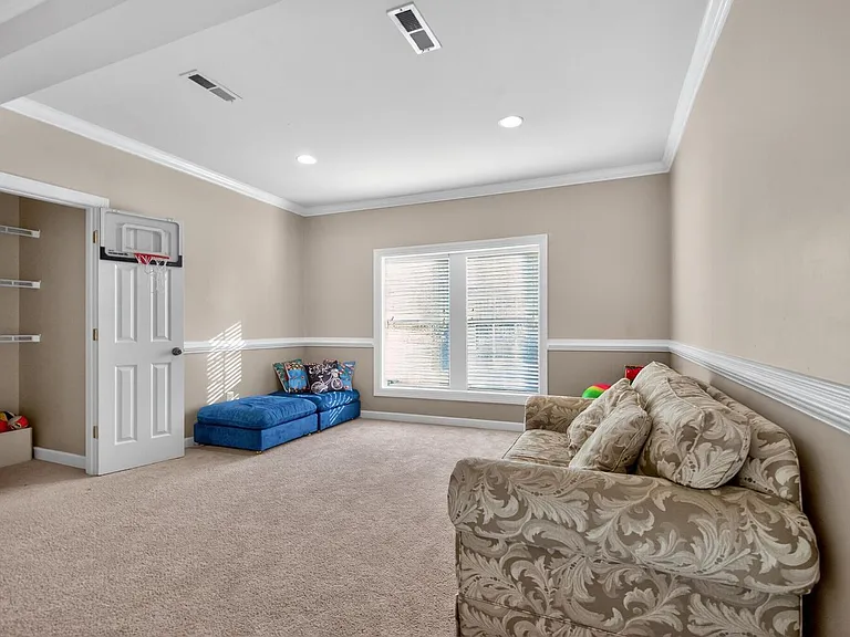 401 Hilton Head Ct — Photo 57