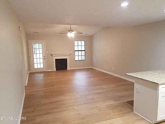 3rd image of 712 Rose Garden Way