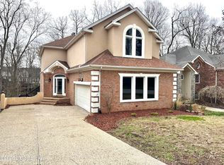 8800 Wooded Trail Ct, Louisville, KY 40220