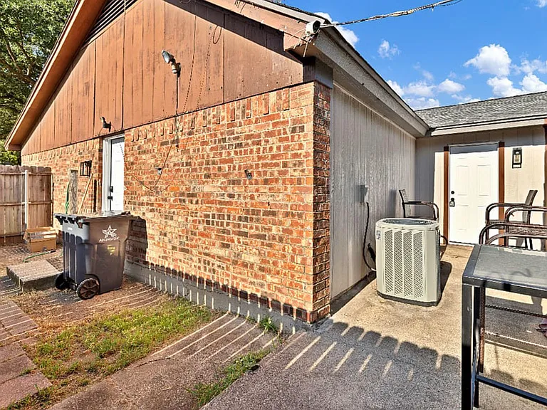 1009 W Sanford St #B — Photo 12