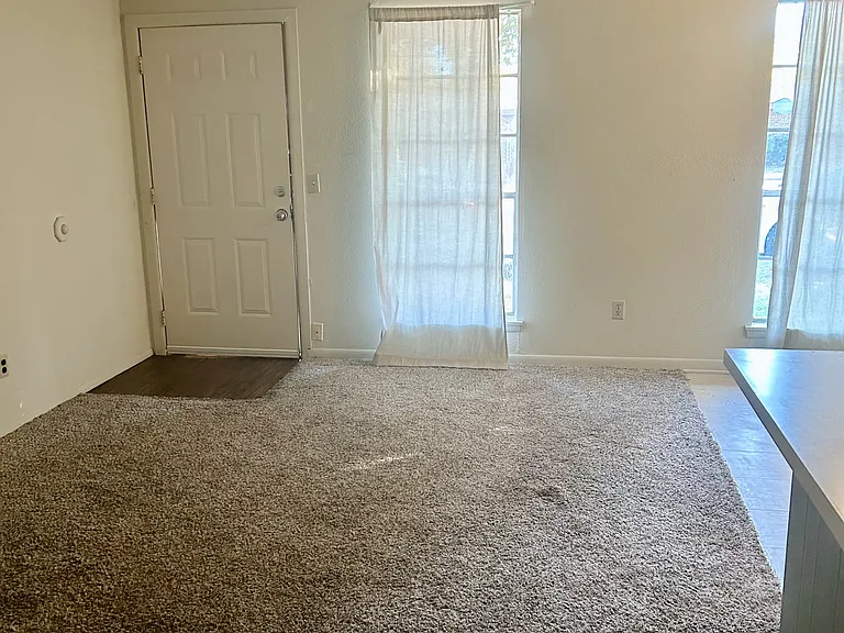 1217 Roosevelt Ave #6 — Photo 5