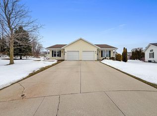4530 Oaktree Ct #4532, Manitowoc, WI 54220