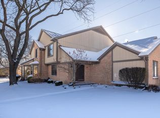 314 Meadow Bridge Dr, Rochester, MI 48307