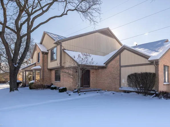 314 Meadow Bridge Dr, Rochester, MI 48307