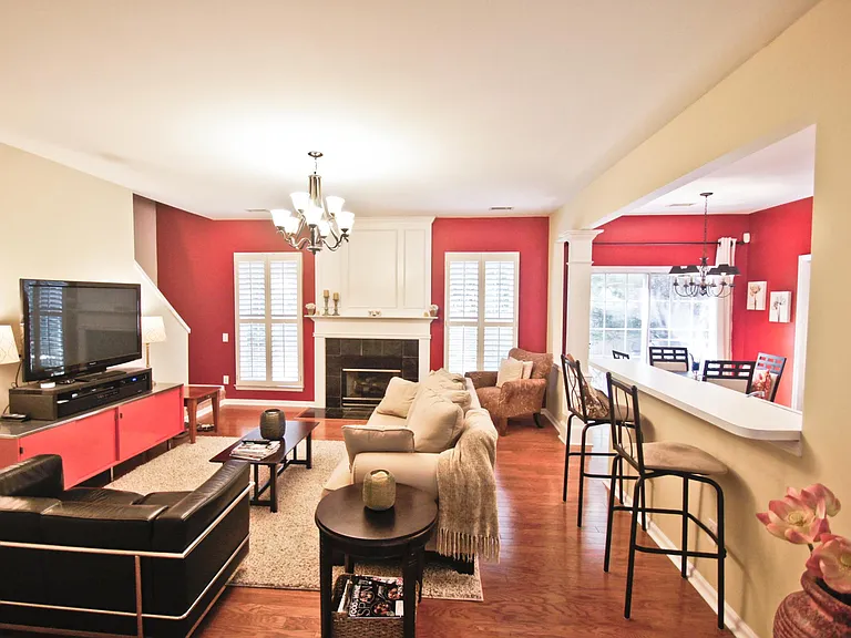 824 Autumn Rain Ln — Photo 2