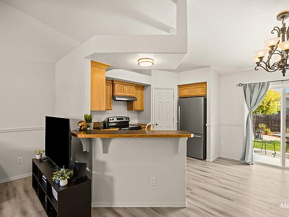 5th image of 4805 Blue Grass Ave