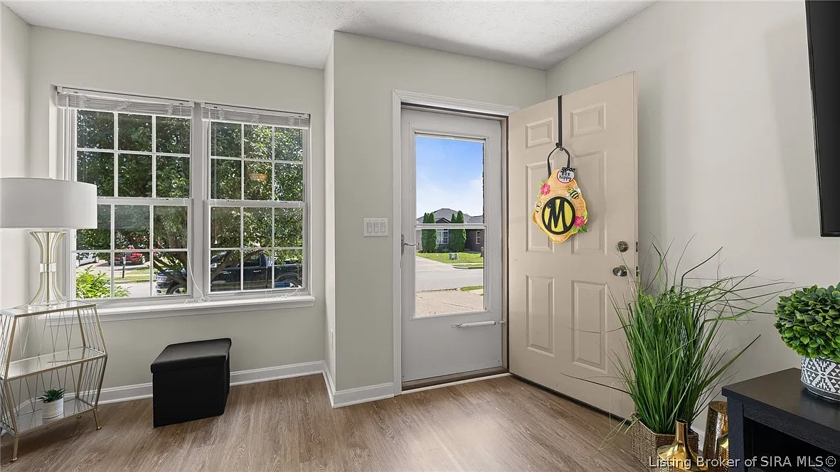 3 bed, 2.0 bath, 1304 sqft, $2,300 — Photo 2