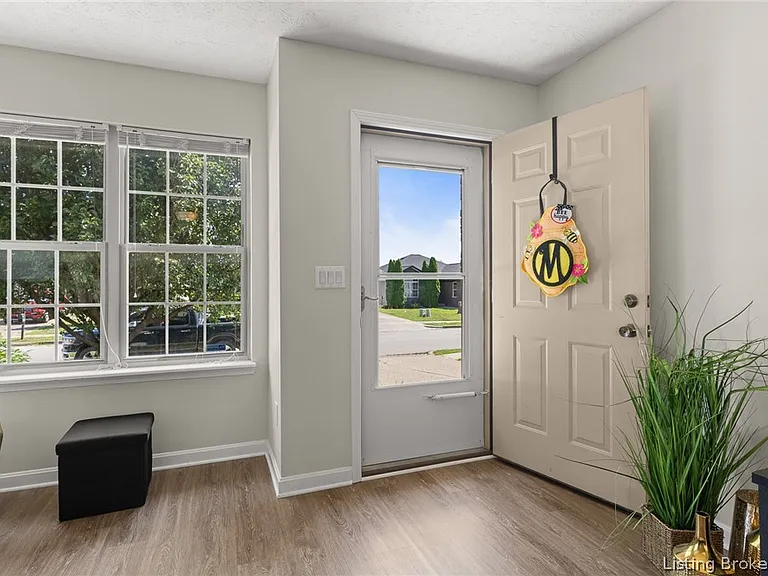 7836 Joseph Dr — Photo 2