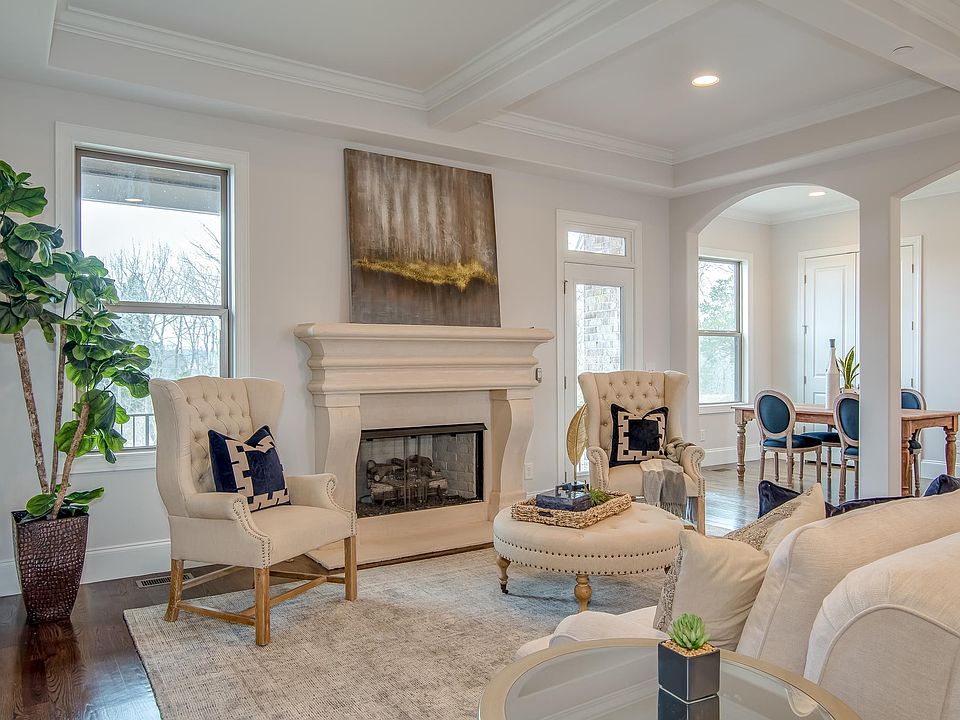 1st image of 212 Belvedere Cir