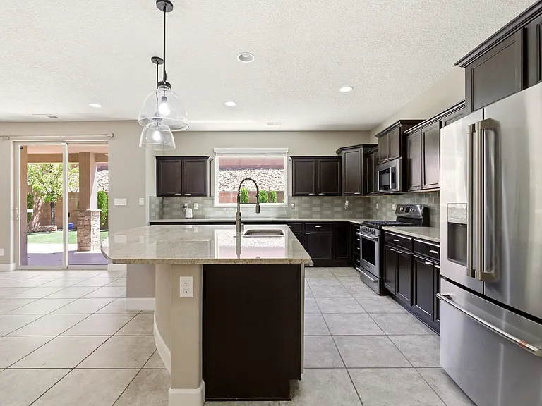1504 Challedon Dr SE — Photo 17
