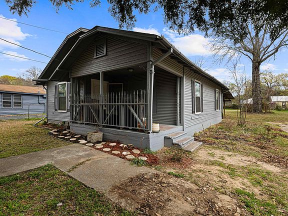 3rd image of 518 Williams St