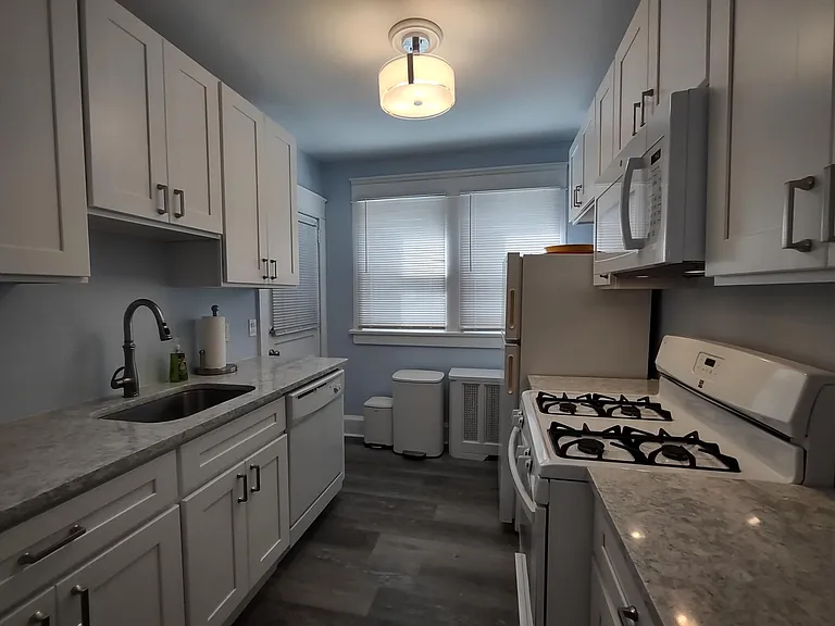 19 N Douglas Ave — Photo 10