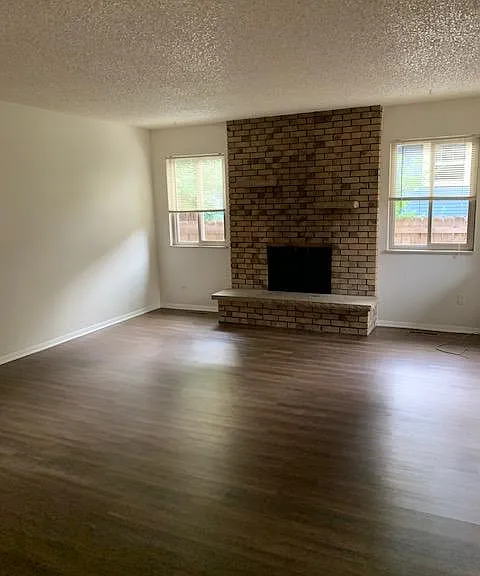 1519 W Mountain Ave — Photo 3