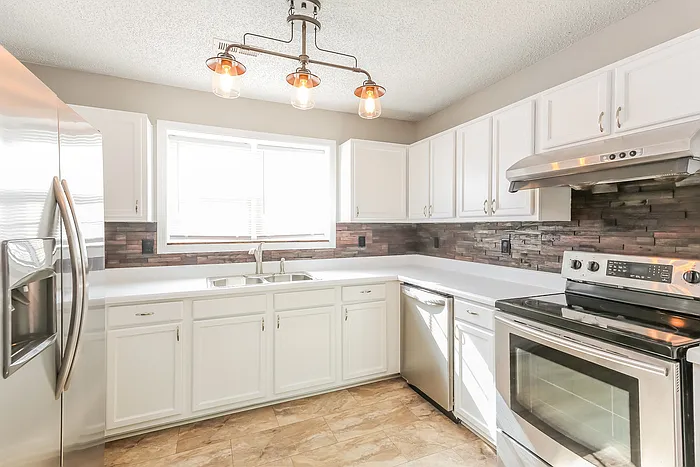 206 Glenlea Ln — Photo 4