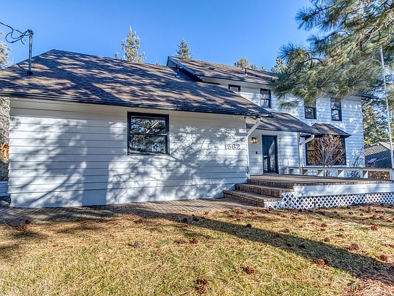 3rd image of 1562 NW Vicksburg Ave