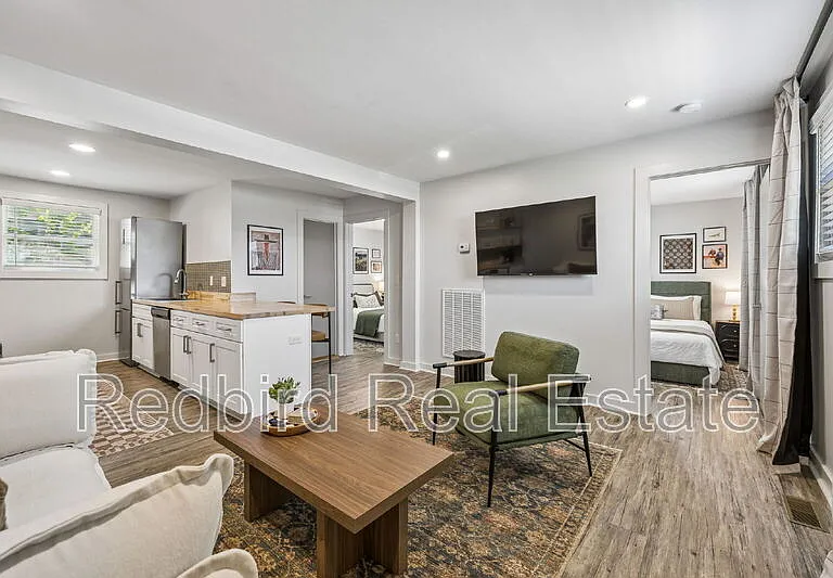 602 40th Ave N #1 — Photo 2