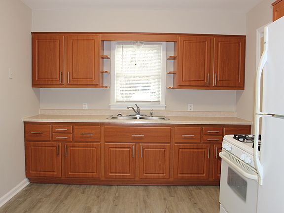 5th image of 916 N Pine St