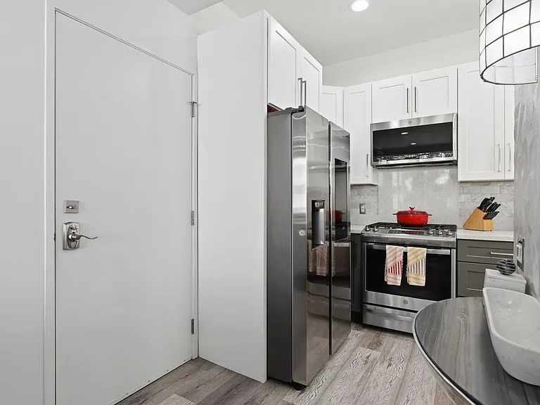 4257 3rd Ave #5 — Photo 4