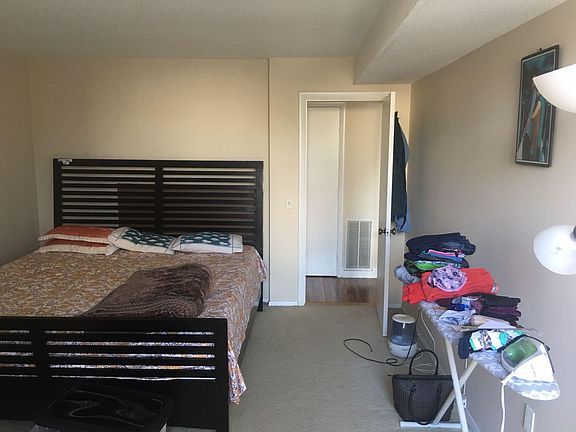 5th image of 22 Shrewsbury Green Dr Unit E