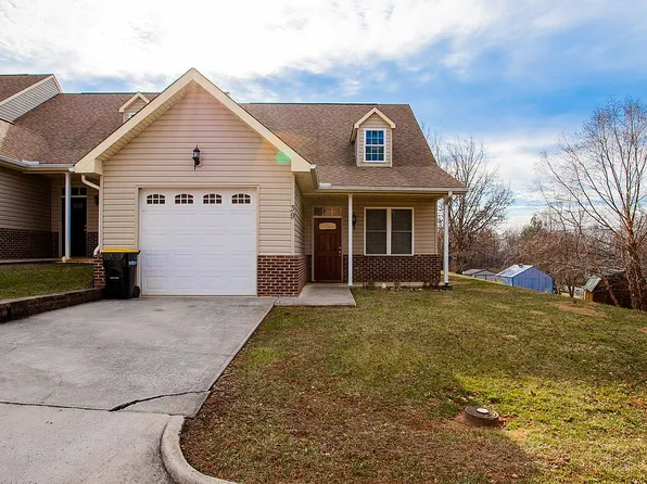 39 Hunters Valley Ln, Rocky Mount, VA 24151