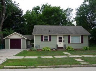 712 Bartlett St, Waupaca, WI 54981