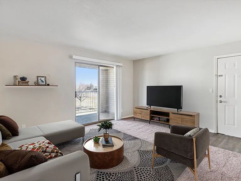 Two Bedroom (Renovated) - 2 Bed / 2 Bath - 897 Sq.Ft.
