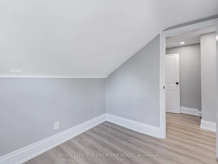 79 25th St #2 — Photo 30