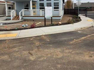 946 SE 10th St #11, Madras, OR