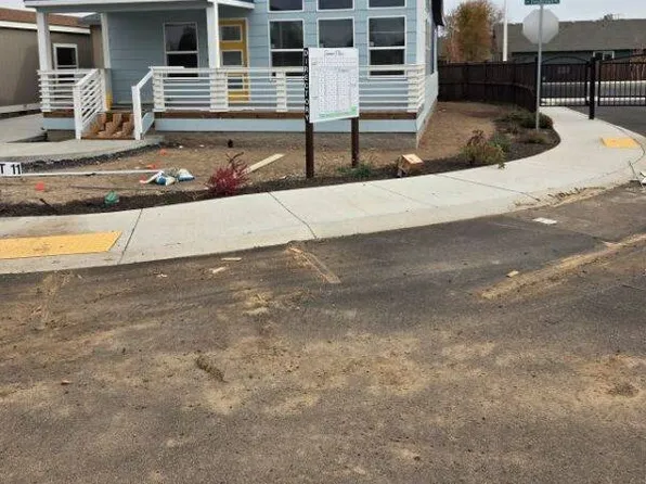 946 SE 10th St #11, Madras, OR 97741