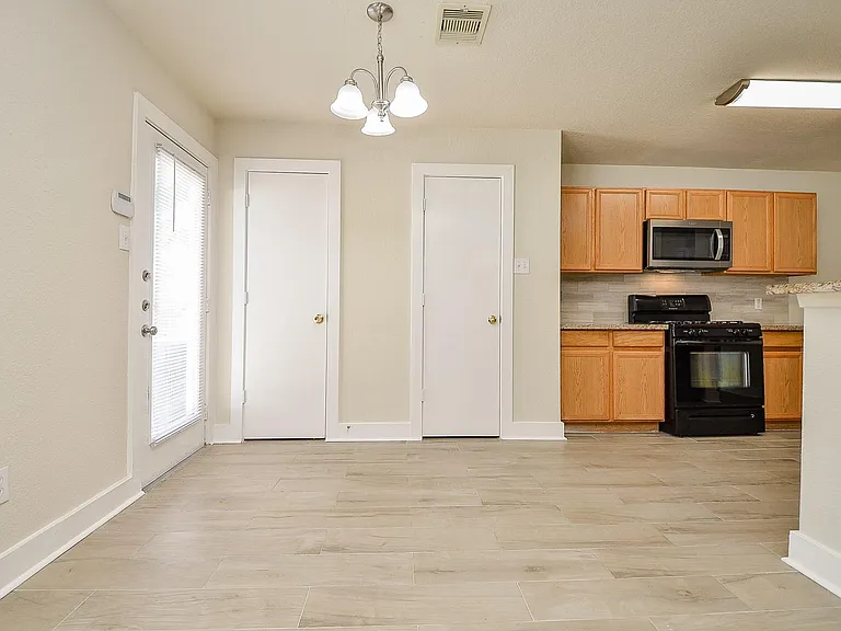 3935 Federal Ln — Photo 11