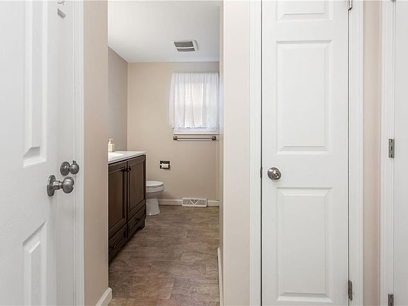 5th image of 8057 Trina Cir